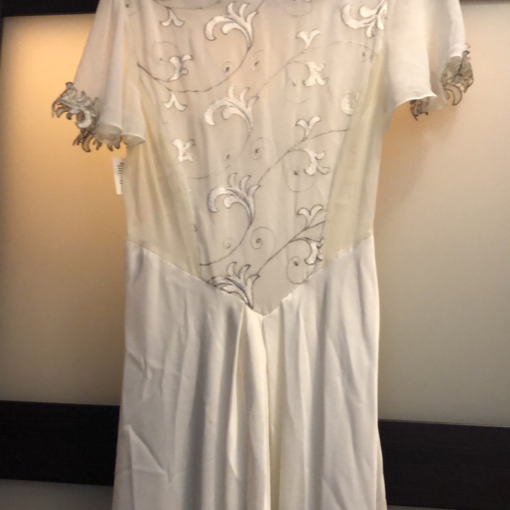 Long Gown - Picture 6 of 11